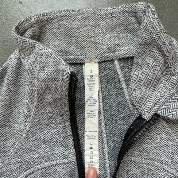 Lululemon Forme Jacket || Size 2 - Picture 2 of 4
